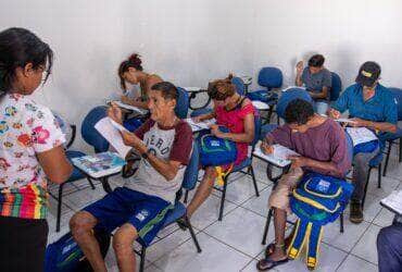 Programa Mais MT Muxirum leva alfabetização a pessoas em situação de rua em Rondonópolis
