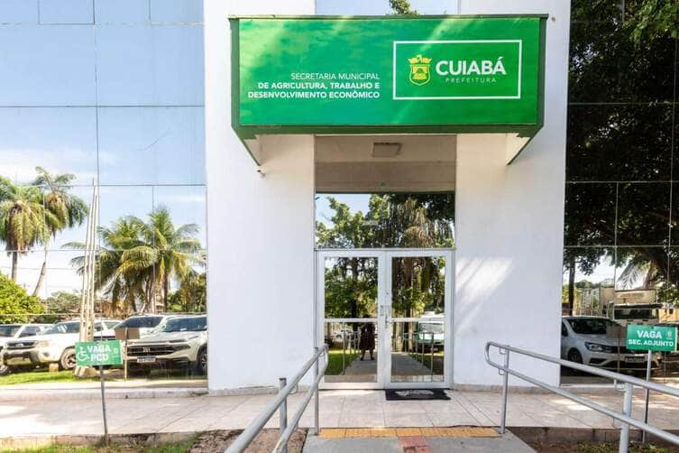 Sine de Cuiabá tem 65 vagas para operador de caixa, repositor e outras 208 oportunidades