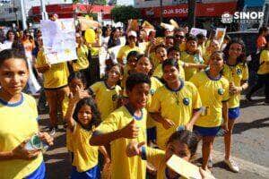 Sinop encerra Maio Laranja com caminhada que une sociedade contra a violência sexual infantil