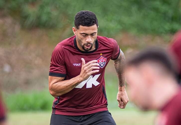 Vitória x Santos: onde assistir, prováveis escalações e como chegam os times para o duelo de desesperados no Brasileirão 2025. Imagem: Victor Ferreira EC Vitória