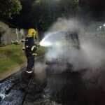 Corpo de Bombeiros foi acionado para conter as chamas na rua Colíder; não houve vítimas, apenas danos materiais