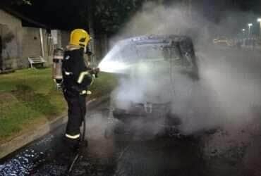 Corpo de Bombeiros foi acionado para conter as chamas na rua Colíder; não houve vítimas, apenas danos materiais