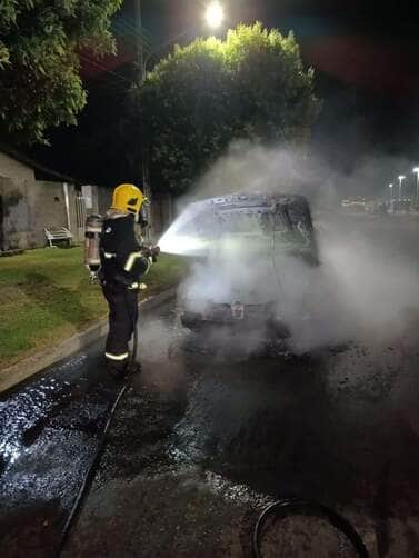 Corpo de Bombeiros foi acionado para conter as chamas na rua Colíder; não houve vítimas, apenas danos materiais