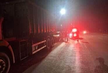 Conflito teve início na BR-163 e terminou em frente ao fórum municipal; GCM encaminhou os envolvidos à Delegacia e constatou embriaguez de um dos motoristas