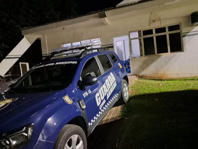 Conflito teve início na BR-163 e terminou em frente ao fórum municipal; GCM encaminhou os envolvidos à Delegacia e constatou embriaguez de um dos motoristas