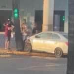 Ocorrência foi registrada na tarde desta terça-feira (13), no cruzamento da Avenida Goiás com a Avenida Rio Grande do Sul; trânsito precisou ser controlado até a remoção do veículo