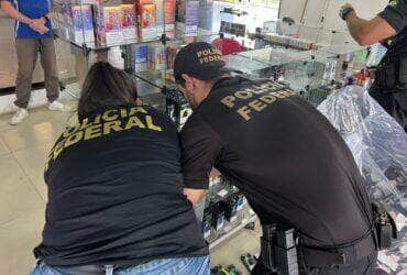 Polícia Federal apreende cerca de 3 mil cigarros eletrônicos contrabandeados em operação na rodoviária de Cuiabá