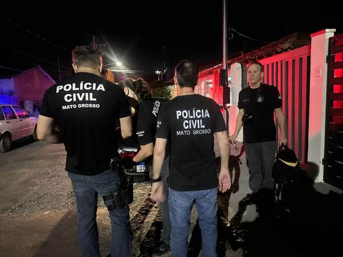 Crime ocorreu na tarde deste domingo (25), no bairro Praeirinho; policial militar ainda não foi localizado e caso é investigado pela DHPP