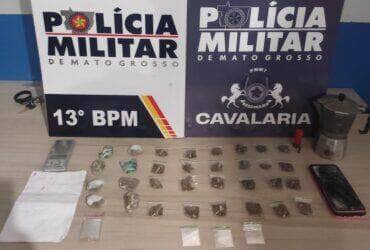 Durante patrulhamento no bairro Veneza, equipe policial apreende entorpecentes, munições e objetos utilizados no tráfico; suspeito tentou fugir, mas foi detido