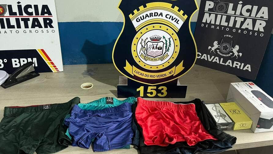Mulher é flagrada furtando roupas em loja na Avenida Mato Grosso e confessa reincidência