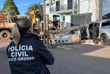 Conflito teria começado após discussão em bar no bairro Nossa Senhora Aparecida; vítima morreu dentro de picape após ser baleada e colidir em poste