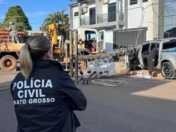 Conflito teria começado após discussão em bar no bairro Nossa Senhora Aparecida; vítima morreu dentro de picape após ser baleada e colidir em poste