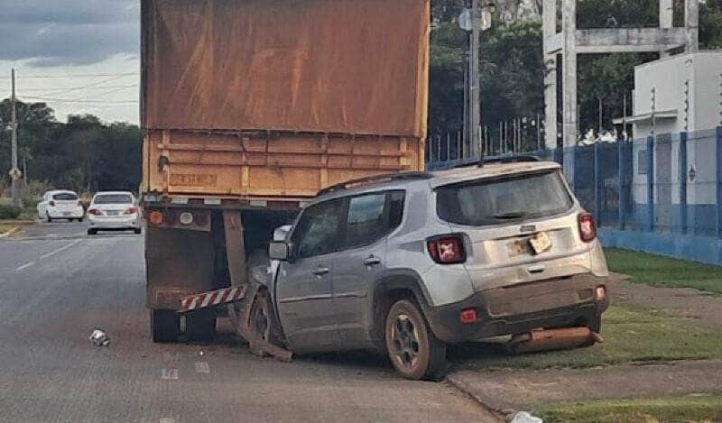 Acidente em Nova Mutum (MT) deixa dois feridos após colisão com carreta