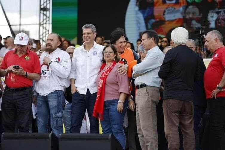 São Paulo (SP), 01/05/2025. Ministro da Secretaria-Geral da Presidência da República, Márcio Macêdo, ministra das mulheres Cida Gonçalves e o ministro do Trabalho, Luiz Marinho, durante ato do dia 1º de Maio das Centrais Sindicais, na Praça Campo de Bagatelle,. Foto: Paulo Pinto/Agência Brasil