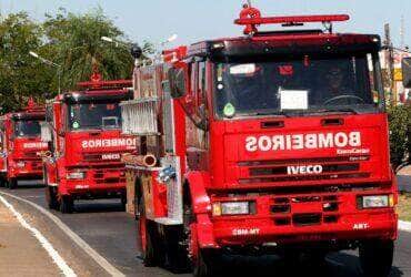 Incêndio em caminhão de pedras britas é controlado pelo Corpo de Bombeiros em Sorriso (MT)