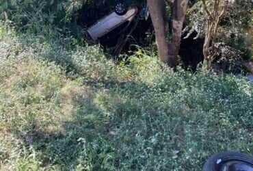 Veículo capota após tentativa de ultrapassagem na BR-163 e deixa quatro feridos