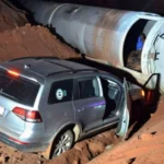 Motoristas se desentendem no trânsito e caem em vala de obra em Cuiabá