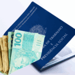 carteira de trabalho- dinheiro-real