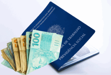 carteira de trabalho- dinheiro-real