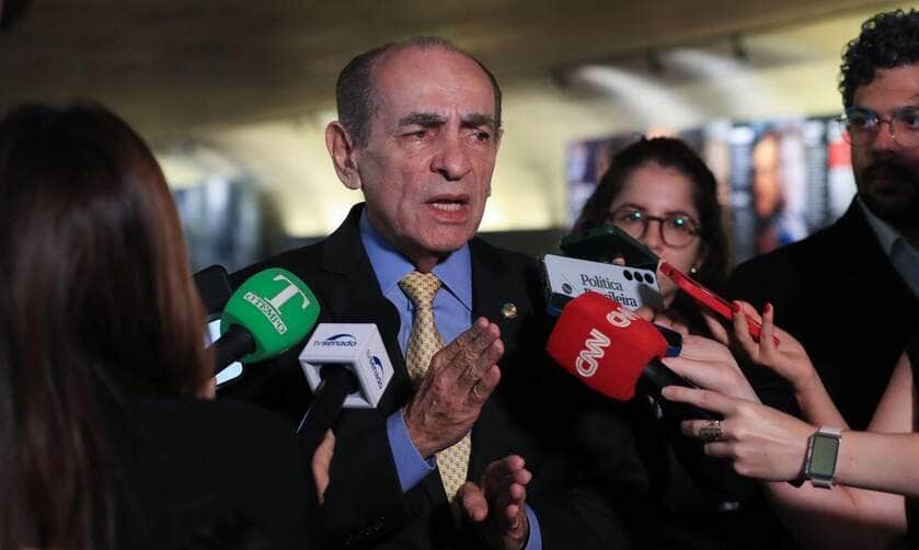 Brasília (DF), 21/05/2025  - Reunião da Comissão de Constituição, Justiça e Cidadania (CCJ) do Senado que votou a proposta de emenda à Constituição (PEC 12/2022) que proíbe a reeleição dos chefes do Poder Executivo (presidente, governadores e prefeitos) para o mesmo cargo no período subsequente. ( Relator, senador Marcelo Castro).  Foto: Lula Marques/Agência Brasil