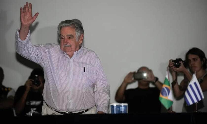 O ex-presidente e senador do Uruguai José Mujica durante encontro com estudantes na concha acústica da Universidade do Estado do Rio de Janeiro (Uerj), no campus do Maracanã (Fernando Frazão/Agência Brasil)