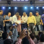 Famílias de Rondonópolis recebem escrituras definitivas de imóveis