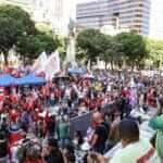 Rio de Janeiro (RJ), 01/05/2025 – Ato do Dia do Trabalhador pede o fim da escala 6x1 e melhores condições de trabalho e renda, na Cinelândia, no centro da capital fluminense. Foto: Tomaz Silva/Agência Brasil
