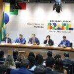 Brasília (DF), 22/05/2025 - O ministro da Fazenda, Fernando Haddad, e a ministra do Planejamento e Orçamento, Simone Tebet, durante divulgação dos dados do Relatório de Avaliação de Receitas e Despesas Primárias do 2º bimestre de 2025. Foto: Valter Campanato/Agência Brasil