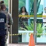 Brasília (DF), 22/05/2025 - Atenção: Fotografia alterada para manter a integridade da criança. Policiais militares em frente a área isolada no Ministério do Desenvolvimento Social - MDS durante operação que investiga homem com pacote suspeito. Foto: Valter Campanato/Agência Brasil