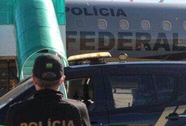 Integrante de facção criminosa vai a presídio federal de segurança máxima após ser entregue à PF -