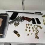 Homem é preso com armas após medida protetiva ser expedida em Mato Grosso