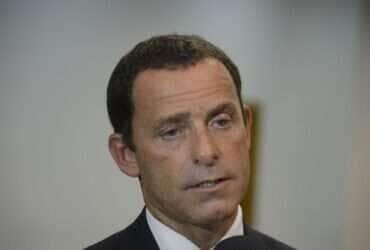 O diretor do Departamento Geral de Polícia da Capital, Allan Turnowski, fala com a imprensa durante coletiva de imprensa sobre a Operação Bad Family.