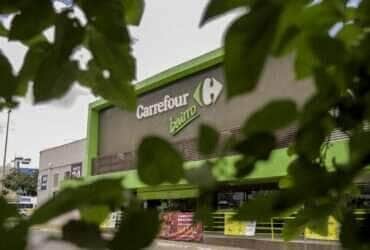 Brasília (DF) 26/11/2024 – Uma unidade do mercado Carrefour é vista em uma rua no centro de Brasília, após a crise instalada com o governo brasileiro por conta da possibilidade do Carrefour deixar de comprar carne do Mercosul, o grupo emitiu uma nota na manhã desta terça-feira sobre o assunto. No comunicado, a empresa pede desculpa “pelas discordâncias” causadas na abordagem do tema.De acordo com a nota, o grupo Carrefour nunca quis opor a agricultura francesa à agricultura brasileira. “França e Brasil são dois países que compartilham o amor pela terra e pelo cultivo e pela alimentação de qualidade”, diz o comunicado.
Foto: Joédson Alves/Agência Brasil