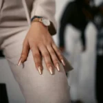 manicure-dourada-destaque