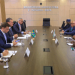 Ministro Fávaro recebe autoridades nigerianas para discutir cooperação agropecuária