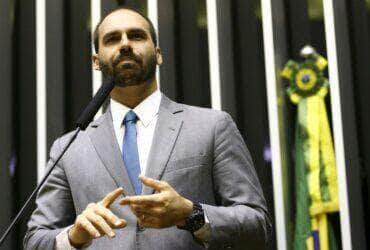 O deputado Eduardo Bolsonaro, participa de sessão solene em alusão ao Dia Nacional de Valorização da Família. na Câmara dos Deputados.