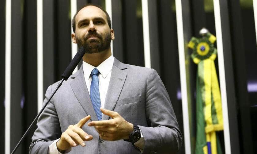 O deputado Eduardo Bolsonaro, participa de sessão solene em alusão ao Dia Nacional de Valorização da Família. na Câmara dos Deputados.