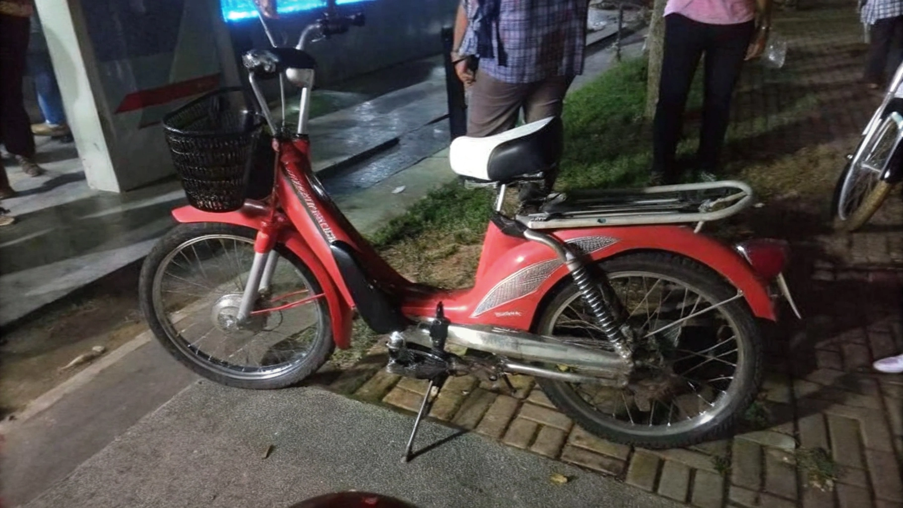 Adolescente fica ferida em colisão entre bicicleta elétrica e carro em Nova Mutum