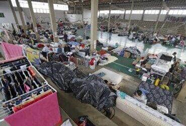 Porto Alegre (RS), 20/06/2024 - Moradores desabrigados dentro do Ginásio Elyseu Quinhones aonde serve de abrigo para atingidos pela enchente no município de Eldorado do Sul. Foto: Bruno Peres/Agência Brasil