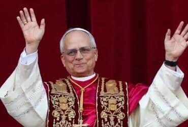 Newly elected Pope Leo XIV, Cardinal Robert Prevost of the United States appears on the balcony of St. Peter's Basilica, at the Vatican, May 8, 2025. REUTERS/Guglielmo Mangiapane