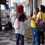 Rio de Janeiro (RJ), 03/11/2024 - Candidatos chegam para primeira etapa do Exame Nacional do Ensino Médio (Enem) de 2024, na Universidade Estácio de Sá, no centro da cidade. Foto: Tânia Rêgo/Agência Brasil