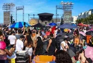 Rio de Janeiro (RJ), 03/05/2025 – Público enfrenta fila para acesso ao local do show da Lady Gaga na praia de Copacabana, na zona sul do Rio de Janeiro. Foto: Tomaz Silva/Agência Brasil
