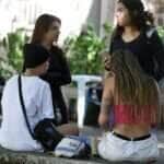 Rio de Janeiro (RJ), 06/07/2023 - Estudantes universitários no campus Praia Vermelha da UFRJ.   Foto:Tânia Rêgo/Agência Brasil