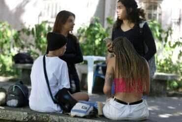 Rio de Janeiro (RJ), 06/07/2023 - Estudantes universitários no campus Praia Vermelha da UFRJ.   Foto:Tânia Rêgo/Agência Brasil