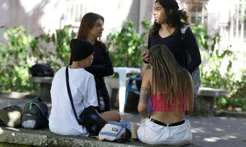 Rio de Janeiro (RJ), 06/07/2023 - Estudantes universitários no campus Praia Vermelha da UFRJ.   Foto:Tânia Rêgo/Agência Brasil