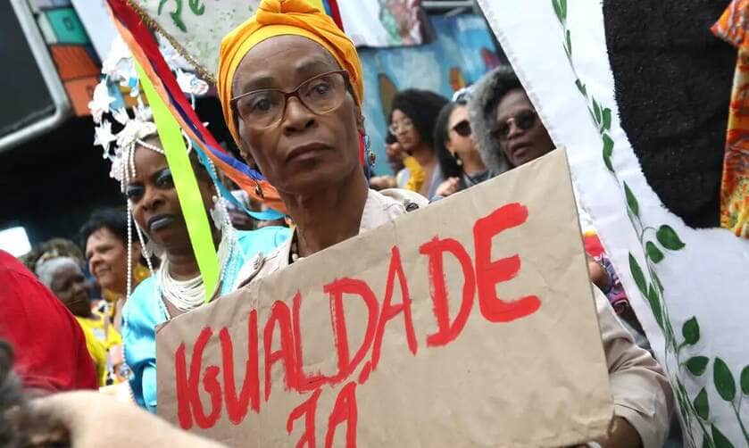 Rio de Janeiro (RJ), 30/07/2023 - IX Marcha das Mulheres Negras do Rio de Janeiro, na praia de Copacabana, zona sul da cidade. Foto:Tânia Rêgo/Agência Brasil