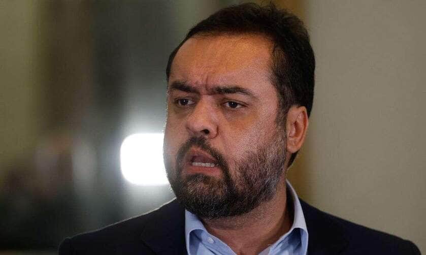 Rio de Janeiro (RJ) 24/10/2024 - O governador do Rio, Cláudio Castro, fala à imprensa com os secretários de Polícia Militar, coronel Marcelo de Menezes, de Polícia Civil, Felipe Curi, e de Segurança Pública, Victor dos Santos, após a morte de três pessoas baleadas na Avenida Brasil, próximo do Complexo de Israel, onde acontecia uma operação da Polícia Militar, na Zona Norte. Foto: Fernando Frazão/Agência Brasil