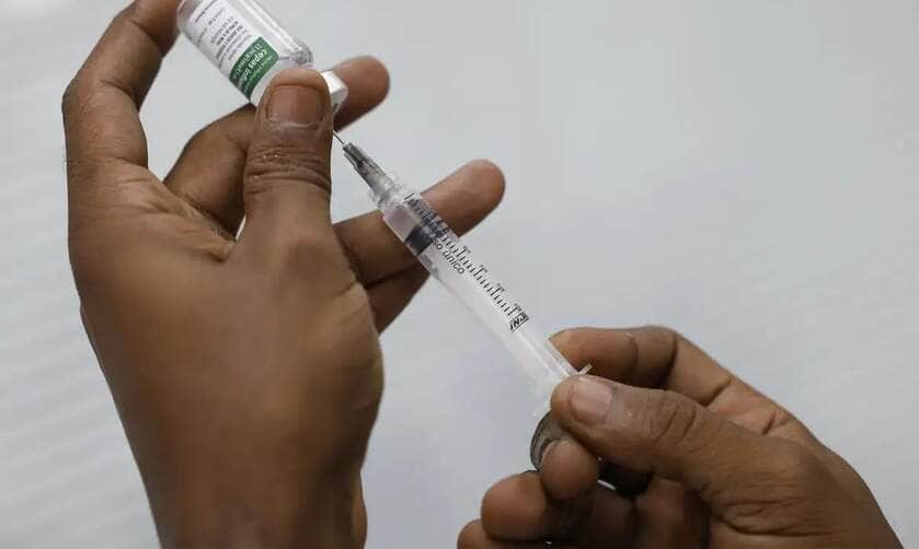 Rio de Janeiro (RJ), 24/04/2025 – Vacinação de pacientes em campanha contra a Influenza (gripe) no Super Centro Carioca de Saúde, em Benfica. Foto: Fernando Frazão/Agência Brasil