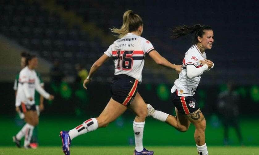 São Paulo (SP), 03/05/2025 - A 9ª rodada do Campeonato Brasileiro Feminino A1 começou em grande estilo. No único jogo da noite de sábado (3), o São Paulo derrotou o Palmeiras por 2 a 1 na Arena Barueri. Foto: Fernando Roberto/Saopaulofc.net