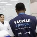 Rio de Janeiro (RJ), 24/04/2025 – Vacinação de pacientes em campanha contra a Influenza (gripe) no Super Centro Carioca de Saúde, em Benfica. Foto: Fernando Frazão/Agência Brasil